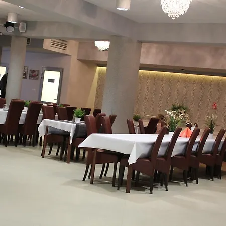 Wsap家庭式酒店 3* 奥斯特罗文卡